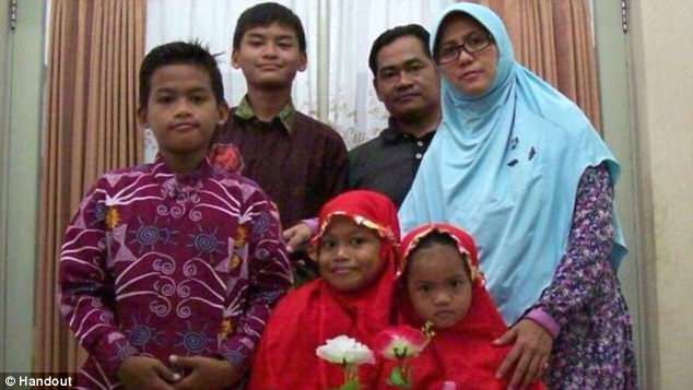 Ibu Pelaku Bom Bunuh Diri Dikenal Dekat dengan Tetangga